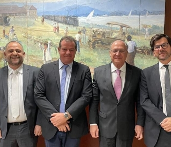 Com o vice-presidente Geraldo Alckmin, lutando pela indústria química